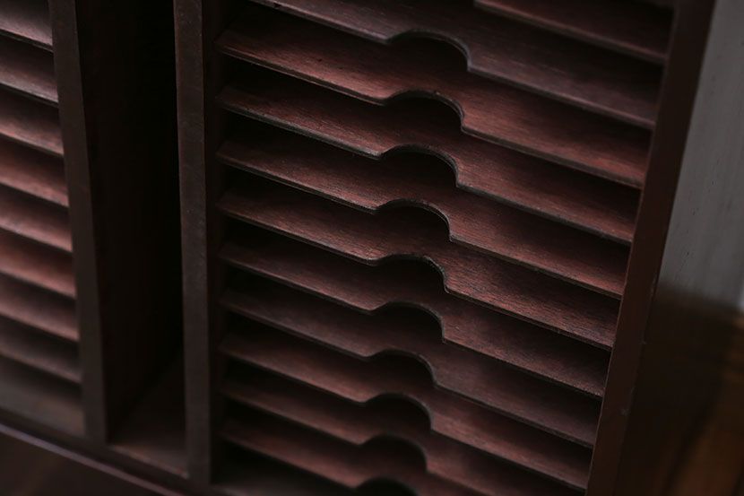 アンティーク家具　アンティーク　シックなカラーの書類棚