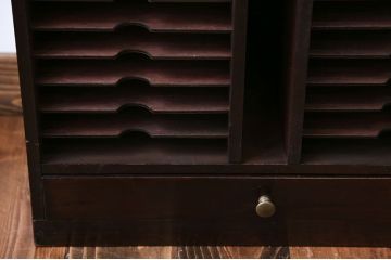 アンティーク家具　アンティーク　シックなカラーの書類棚