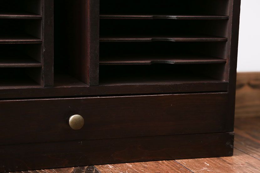 アンティーク家具　アンティーク　シックなカラーの書類棚