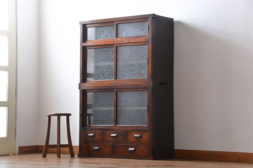 アンティーク家具　アンティーク　前面欅材　グルーチップガラス食器棚