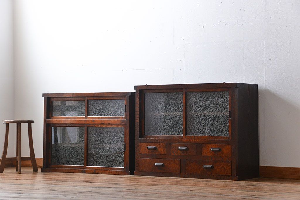 アンティーク家具　アンティーク　前面欅材　グルーチップガラス食器棚