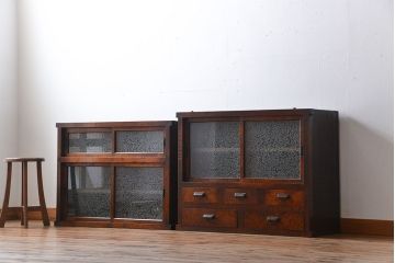 アンティーク家具　アンティーク　前面欅材　グルーチップガラス食器棚