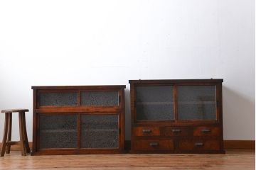 アンティーク家具　アンティーク　前面欅材　グルーチップガラス食器棚