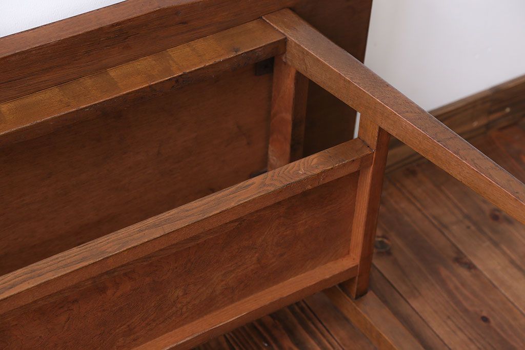 レトロ家具　アンティーク　レトロなセンターテーブル