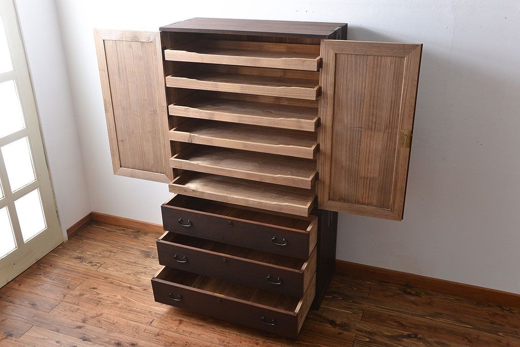 アンティーク家具　古民具・骨董　上質な総桐箪笥(桐たんす)