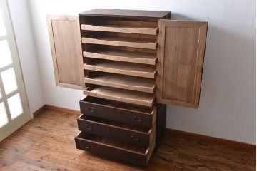 アンティーク家具　古民具・骨董　上質な総桐箪笥(桐たんす)