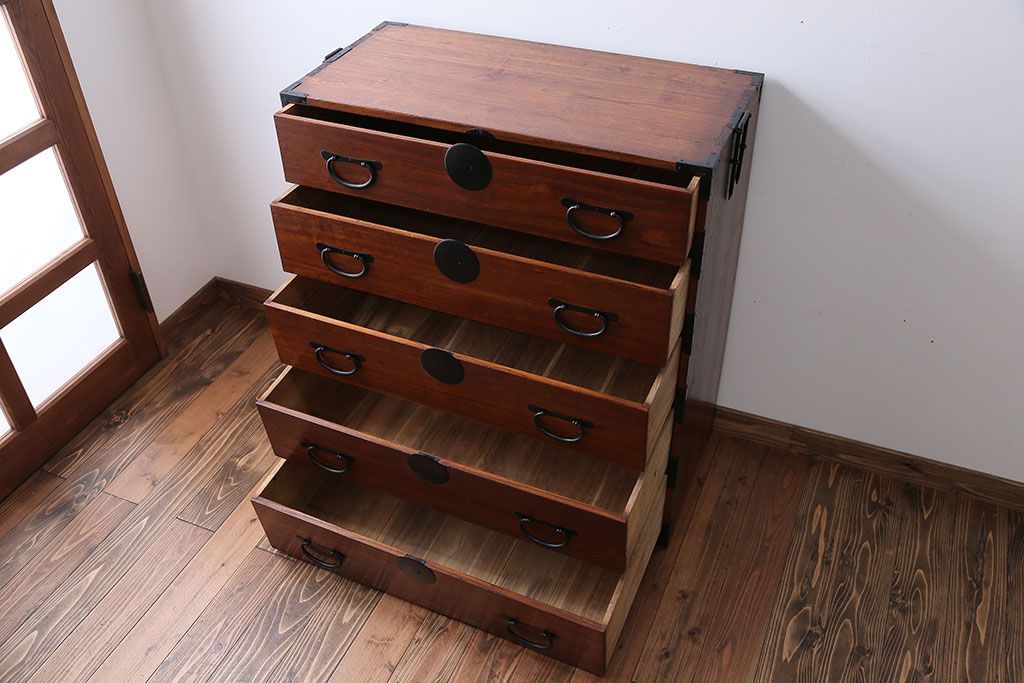 アンティーク家具　古民具・骨董　丸金具の衣装箪笥