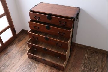 アンティーク家具　古民具・骨董　丸金具の衣装箪笥