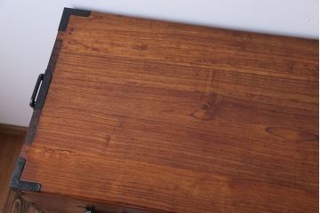 アンティーク家具　古民具・骨董　丸金具の衣装箪笥