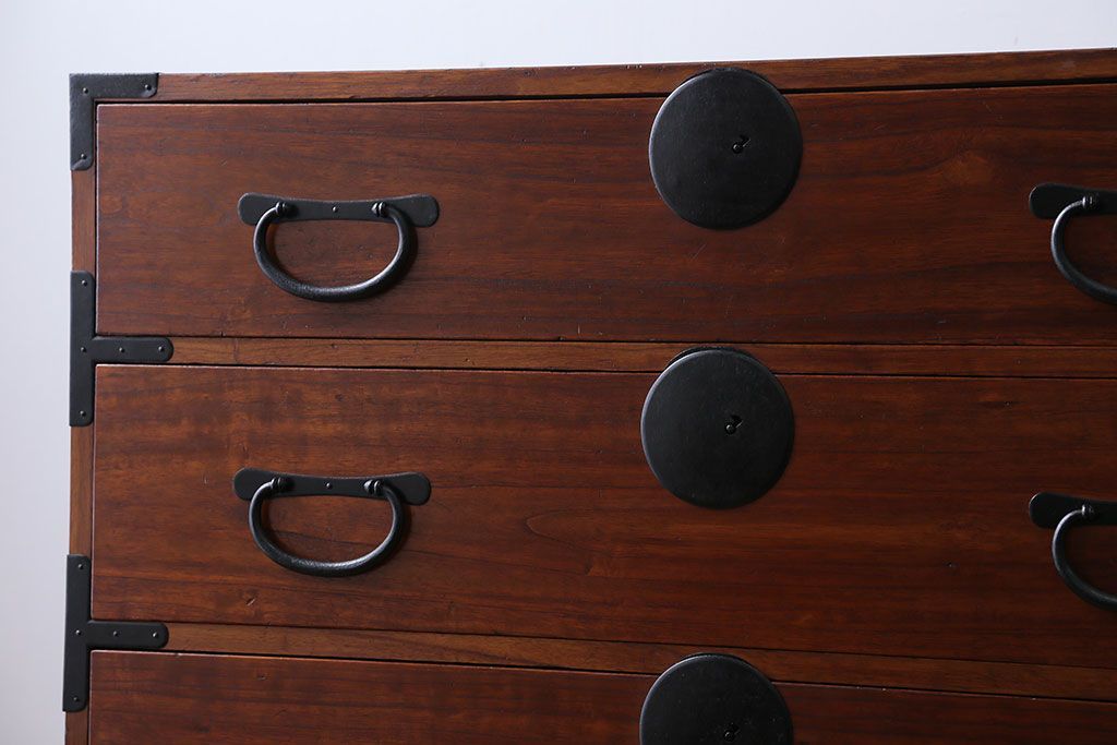 アンティーク家具　古民具・骨董　丸金具の衣装箪笥