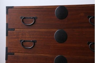 アンティーク家具　古民具・骨董　丸金具の衣装箪笥