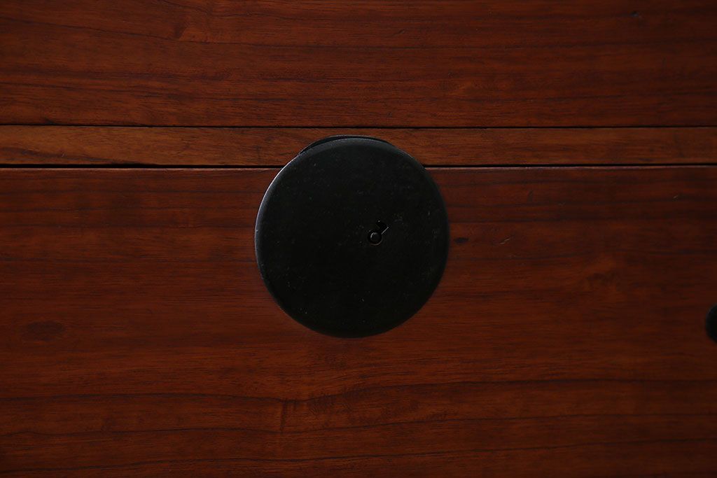 アンティーク家具　古民具・骨董　丸金具の衣装箪笥