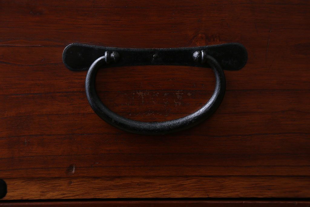 アンティーク家具　古民具・骨董　丸金具の衣装箪笥