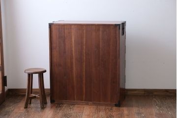 アンティーク家具　古民具・骨董　丸金具の衣装箪笥