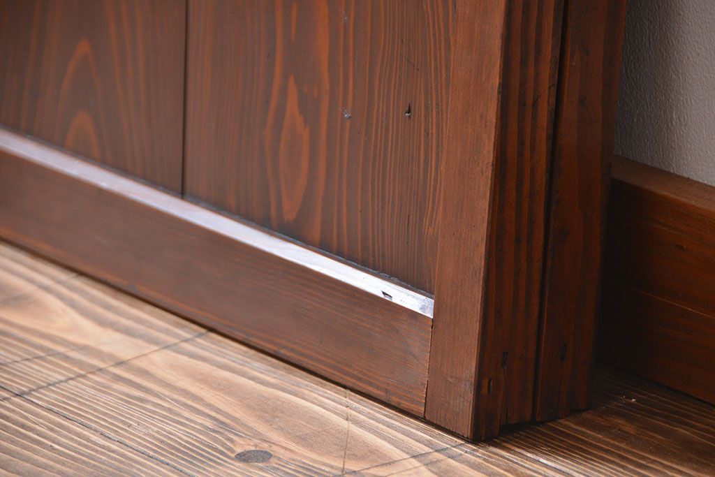 古民具・骨董　杉材の小さな板戸2枚(窓)