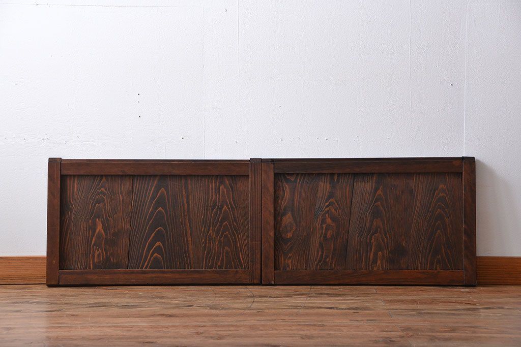 古民具・骨董　杉材の小さな板戸2枚(窓)