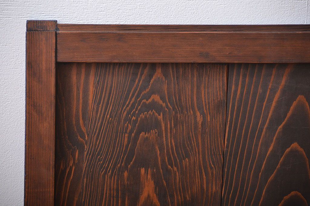 古民具・骨董　杉材の小さな板戸2枚(窓)