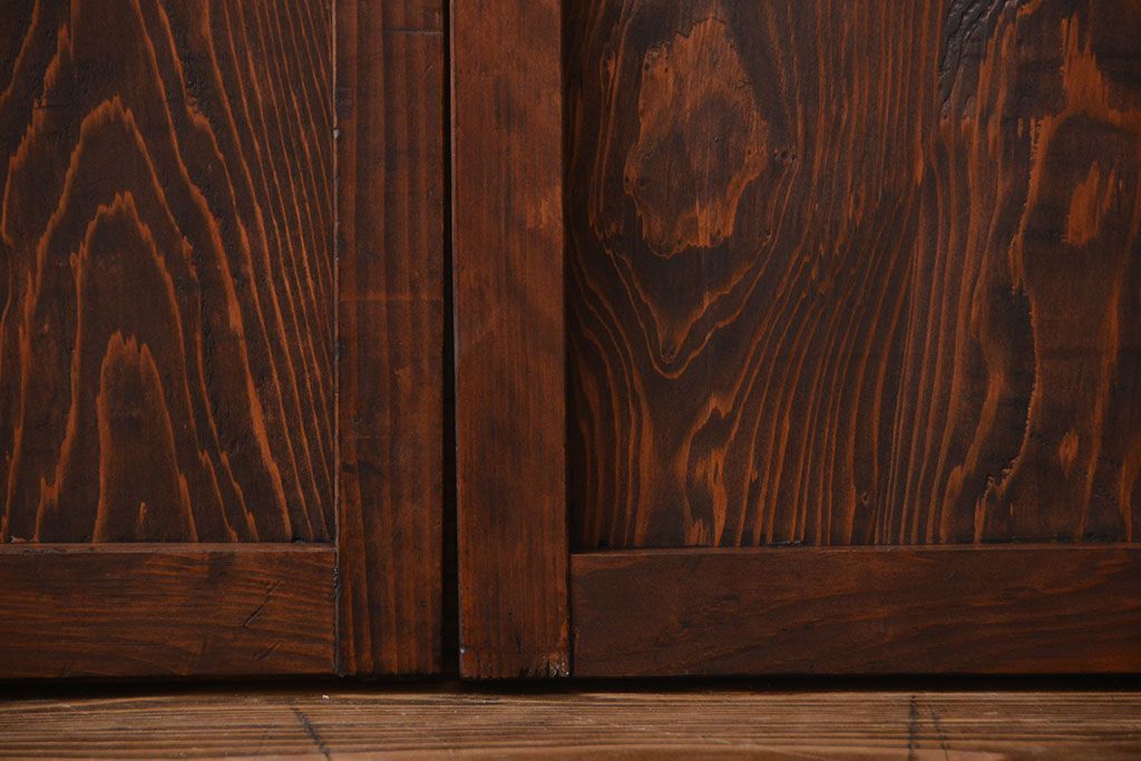 古民具・骨董　杉材の小さな板戸2枚(窓)