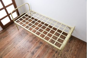 アンティーク家具　アンティーク　折り畳み式アイアンフレームベッド(1)