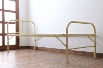 アンティーク家具　アンティーク　折り畳み式アイアンフレームベッド(1)