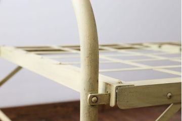 アンティーク家具　アンティーク　折り畳み式アイアンフレームベッド(1)