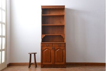 ヴィンテージ家具　イギリスビンテージ　カップボード