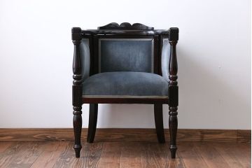 アンティーク家具　イギリスアンティーク　エレガントなアームチェア