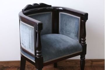 アンティーク家具　イギリスアンティーク　エレガントなアームチェア