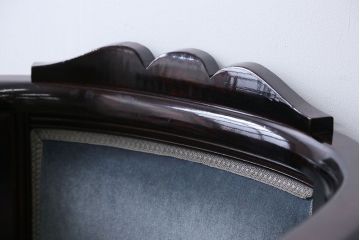 アンティーク家具　イギリスアンティーク　エレガントなアームチェア