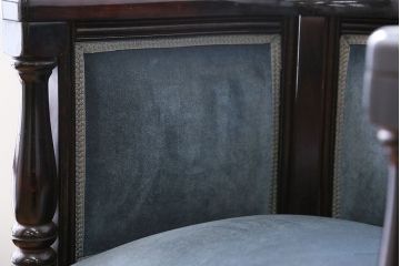 アンティーク家具　イギリスアンティーク　エレガントなアームチェア