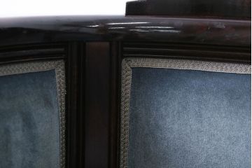 アンティーク家具　イギリスアンティーク　エレガントなアームチェア