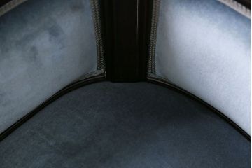 アンティーク家具　イギリスアンティーク　エレガントなアームチェア