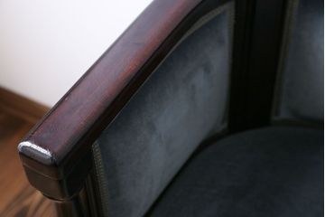 アンティーク家具　イギリスアンティーク　エレガントなアームチェア