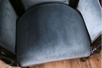 アンティーク家具　イギリスアンティーク　エレガントなアームチェア