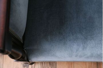 アンティーク家具　イギリスアンティーク　エレガントなアームチェア