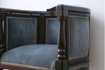 アンティーク家具　イギリスアンティーク　エレガントなアームチェア