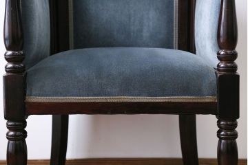 アンティーク家具　イギリスアンティーク　エレガントなアームチェア