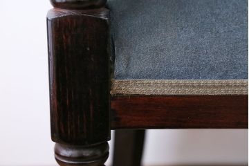 アンティーク家具　イギリスアンティーク　エレガントなアームチェア