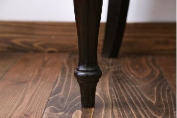 アンティーク家具　イギリスアンティーク　エレガントなアームチェア