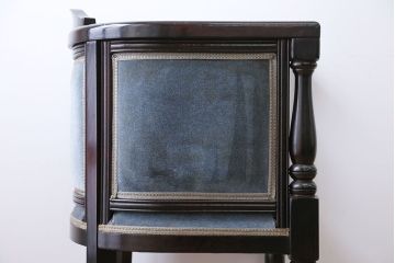 アンティーク家具　イギリスアンティーク　エレガントなアームチェア