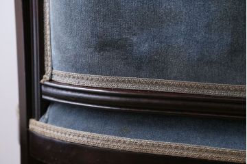 アンティーク家具　イギリスアンティーク　エレガントなアームチェア