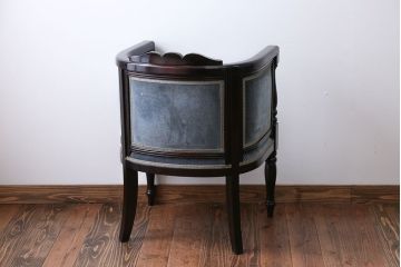 アンティーク家具　イギリスアンティーク　エレガントなアームチェア