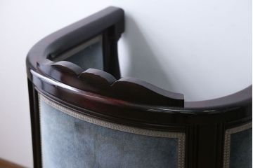 アンティーク家具　イギリスアンティーク　エレガントなアームチェア