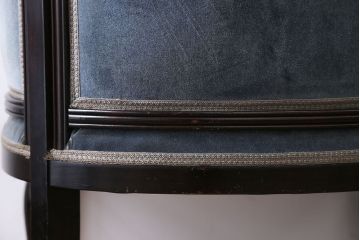 アンティーク家具　イギリスアンティーク　エレガントなアームチェア