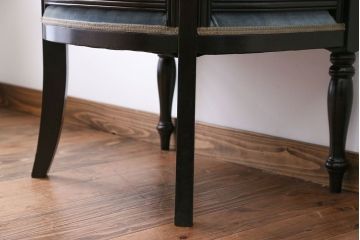 アンティーク家具　イギリスアンティーク　エレガントなアームチェア