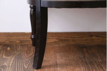 アンティーク家具　イギリスアンティーク　エレガントなアームチェア