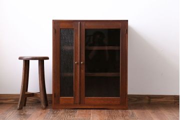 アンティーク家具　ダイヤガラス入り!小振りな収納棚