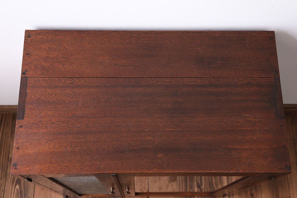 アンティーク家具　ダイヤガラス入り!小振りな収納棚