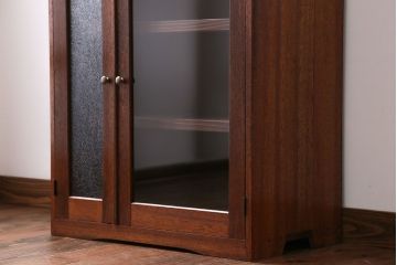 アンティーク家具　ダイヤガラス入り!小振りな収納棚