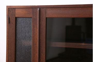 アンティーク家具　ダイヤガラス入り!小振りな収納棚